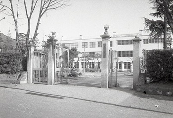 1965年4月栃木高校正門.jpg