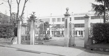 1965年4月栃木高校正門1.jpg