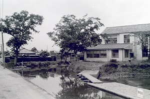 1966年4月室町付近の巴波川.jpg