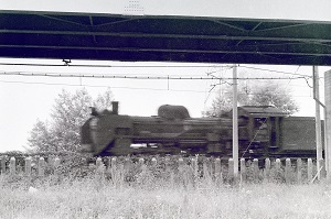 1968年城内の陸橋を潜るＳＬ.jpg