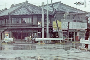 1978年4月万町交番前交差点.jpg