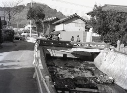 1982年1月新開橋下流の橋.jpg