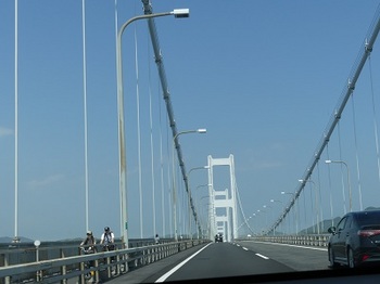 33.来島海峡大橋を渡る.jpg