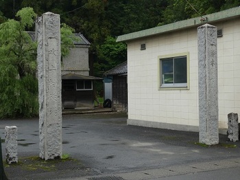吹上村役場の門柱.jpg