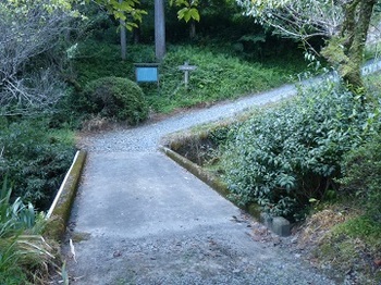 墓地への道.jpg