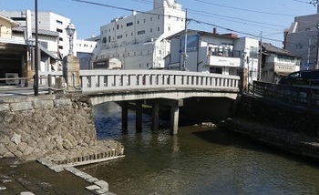 巴波川に架かる常盤橋2.jpg