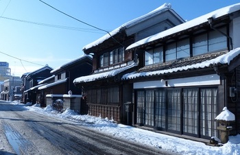 雪化粧した嘉右衛門町通り２.jpg